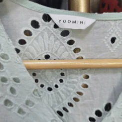 เสื้อแฟชั่น ลายฉลุ อก 36 นิ้ว, ยาว 17 นิ้ว รูปที่ 3