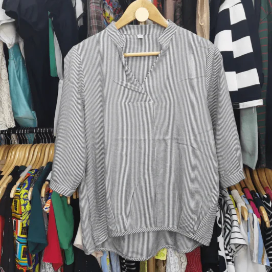เสื้อลายตรงขาวดำ อก 40 นิ้ว, เอว 25 นิ้ว รูปที่ 2