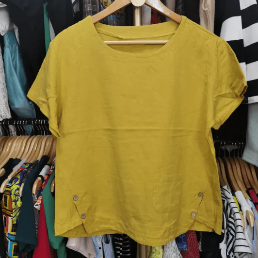 เสื้อแฟชั่น สีเหลือง อก 42 นิ้ว, ยาว 23 นิ้ว รูปที่ 1