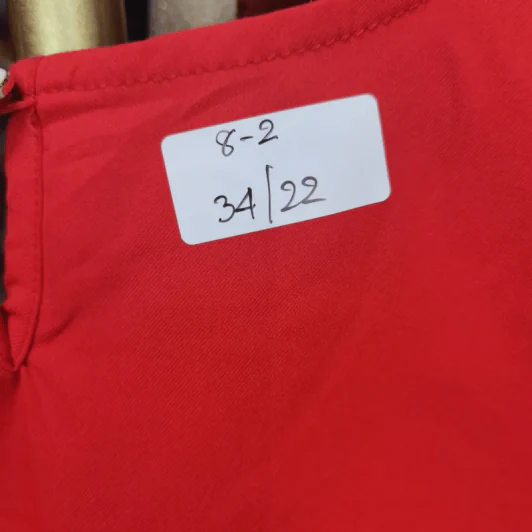 เสื้อแฟชั่น สีแดง แต่งคอเสื้อสีดำ อก 34 นิ้ว, ยาว 22 นิ้ว รูปที่ 6
