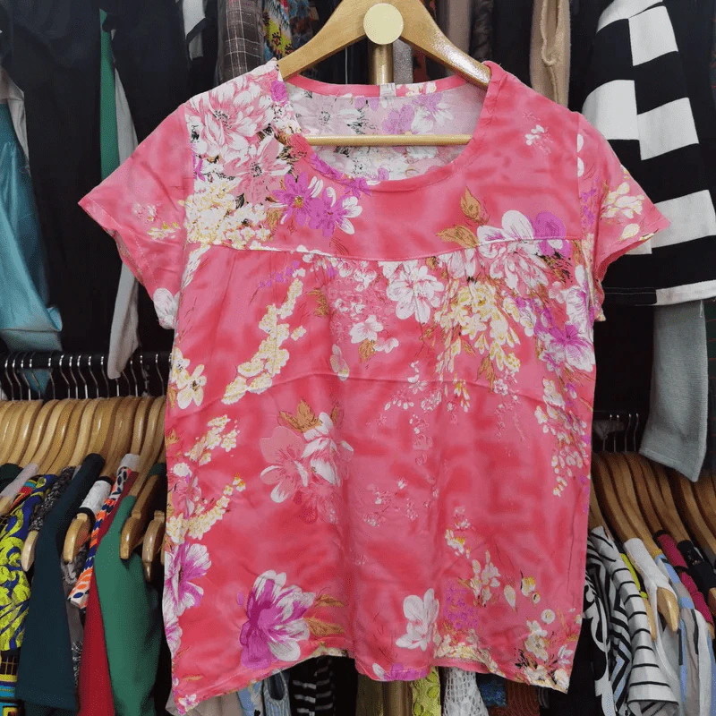เสื้อแฟชั่นลายดอกไม้ อก 38-40 นิ้ว, ยาว 23 นิ้ว รูปที่ 2