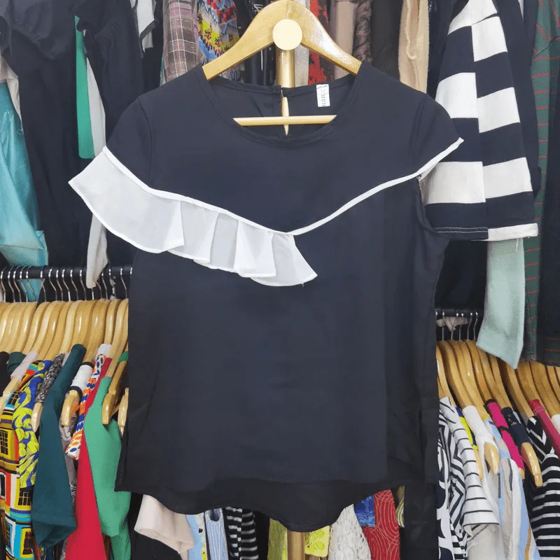 เสื้อแฟชั่น อก 38-40 นิ้ว, ยาว 23 นิ้ว รูปที่ 1