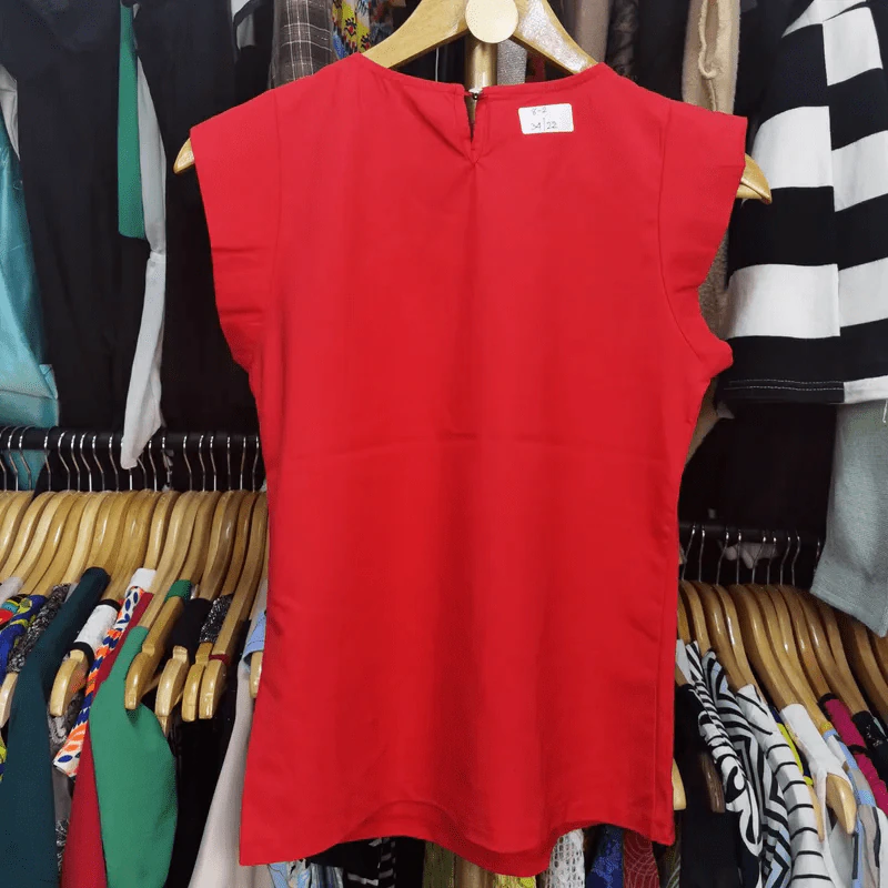 เสื้อแฟชั่น สีแดง แต่งคอเสื้อสีดำ อก 34 นิ้ว, ยาว 22 นิ้ว รูปที่ 5