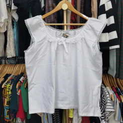 เสื้อคอกระเช้า สีขาว พลัสไซส์ อก 50 นิ้ว, ยาว 25 นิ้ว รูปที่ 1
