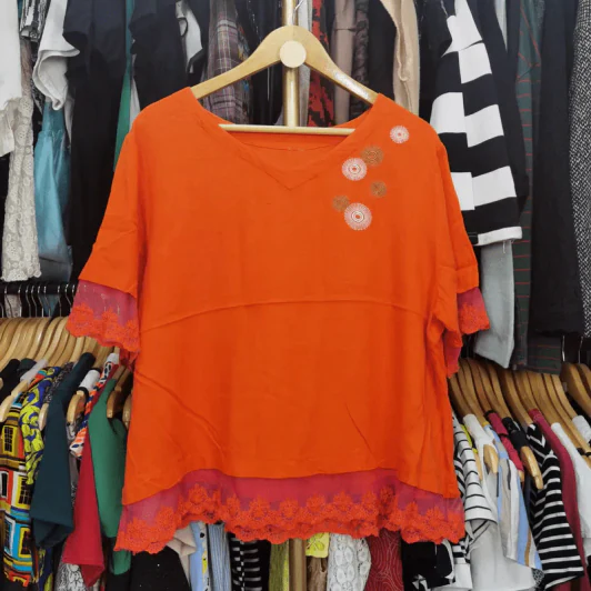เสื้อแฟชั่น สีส้ม ปักลายพลุ พลัสไซส์ อก 50 นิ้ว, ยาว 23 นิ้ว รูปที่ 1