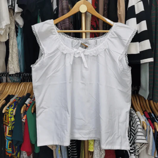 เสื้อคอกระเช้า สีขาว พลัสไซส์ อก 50 นิ้ว, ยาว 25 นิ้ว รูปที่ 1