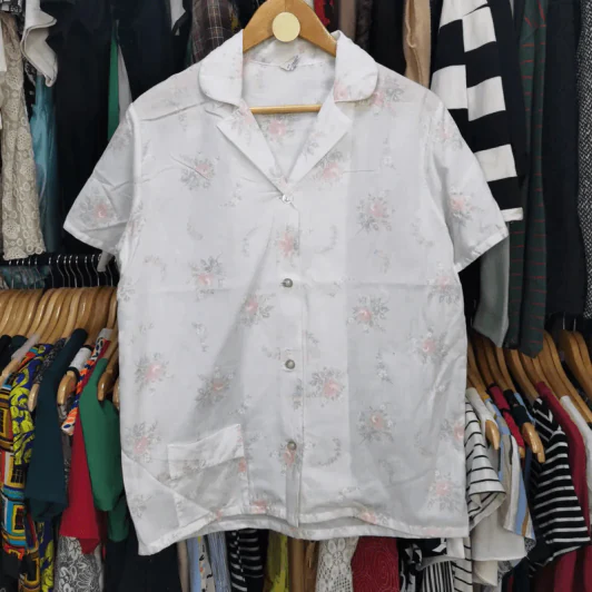 เสื้อเชิ้ตแขนสั้น สีขาว พลัสไซส์ อก 42 นิ้ว, ยาว 26 นิ้ว รูปที่ 1