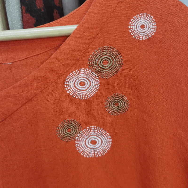 เสื้อแฟชั่น สีส้ม ปักลายพลุ พลัสไซส์ อก 50 นิ้ว, ยาว 23 นิ้ว รูปที่ 2