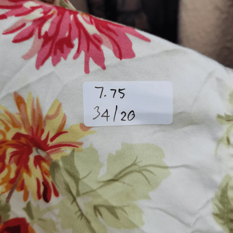 เสื้อเชิ้ตแขนกุด สีขาวลายดอกไม้สีแดง อก 34 นิ้ว, ยาว 20 นิ้ว รูปที่ 5