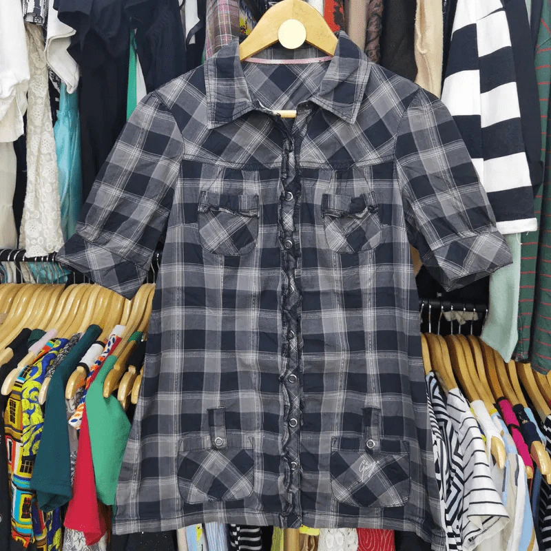 เสื้อเชิ้ตแขนสั้น ลายสก็อตสีดำ อก 34 นิ้ว, ยาว 26 นิ้ว รูปที่ 1