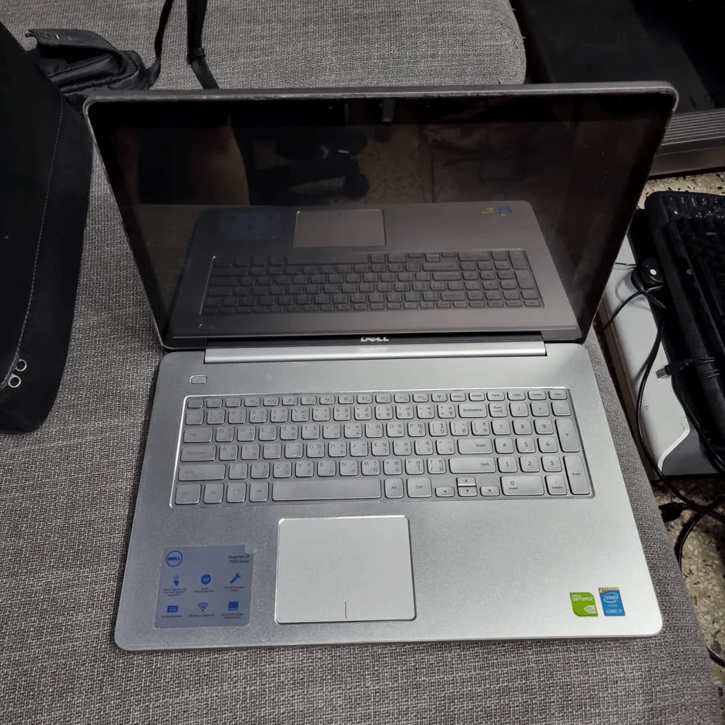 มือสอง Notebook DELL Inspiron 7737 + สายชาร์จ (ซิลิโคนหน้าจอลอกตามภาพ) รูปที่ 1