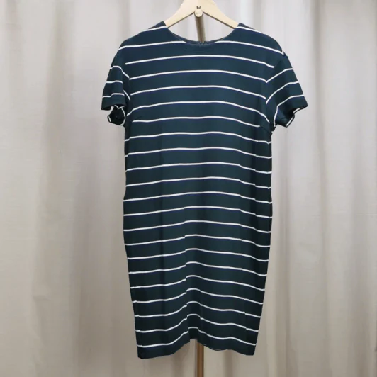 ชุดเดรสสั้นUniqlo ลายแนวนอน อก 40-44 นิ้ว, ยาว 35 นิ้ว รูปที่ 1
