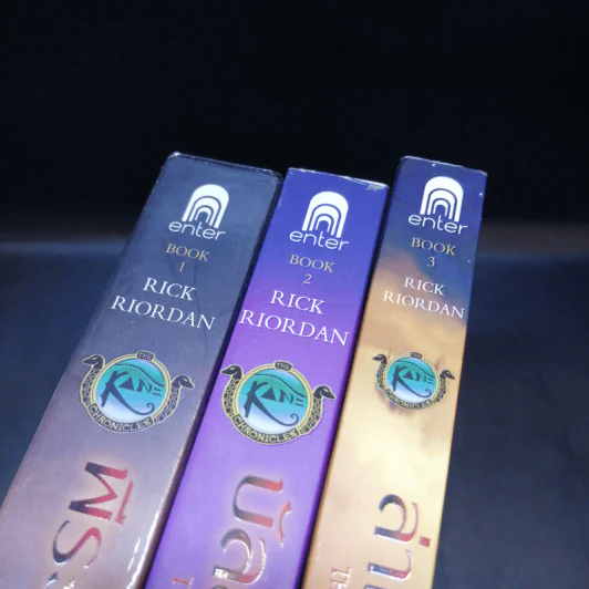 พีระมิดสีเลือด + บัลลังก์แห่งไฟ + ล่าเงาพญางู - Rick Riordan รูปที่ 8