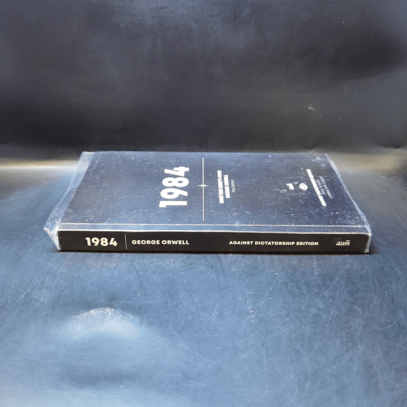 หนึ่ง-เก้า-แปด-สี่ (1984) AGAINST DICTATORSHIP EDITION - จอร์จ ออร์เวลล์ รูปที่ 3