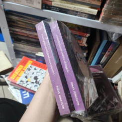 การผจญภัยโดยบังเอิญอีกครั้งของชายร้อยปี+1 + ชายร้อยปีผู้ปีนออกทางหน้าต่าง แล้วหายตัวไป - Jonas Jonasson
