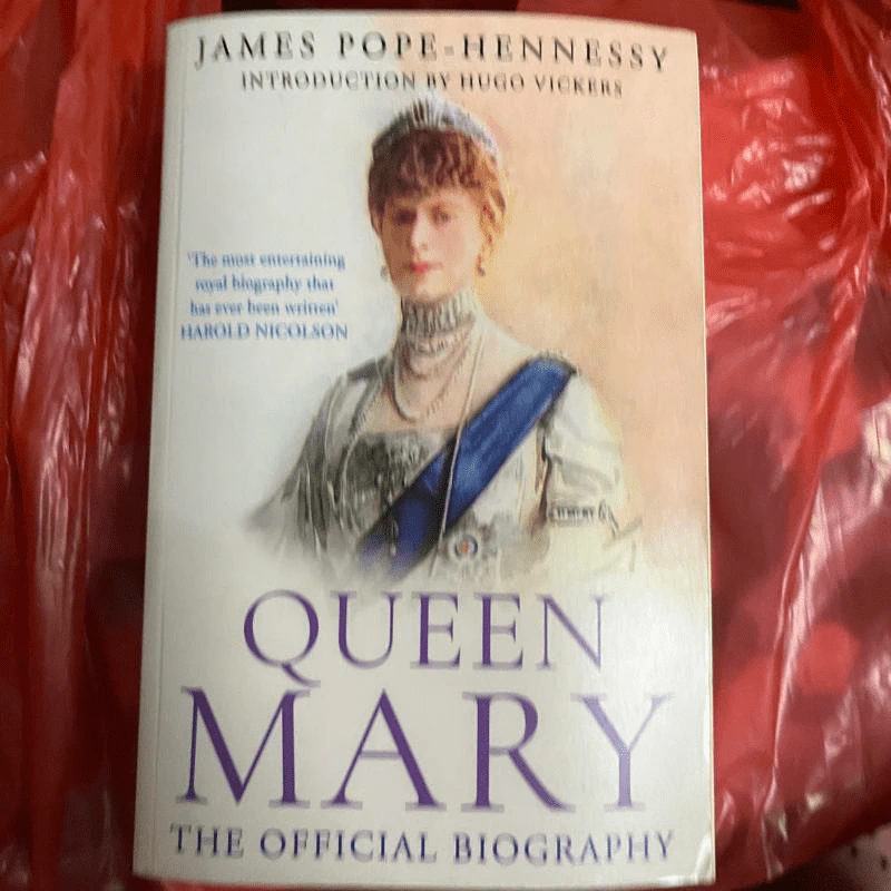 Queen Mary - James Pope-Hennessy รูปที่ 1