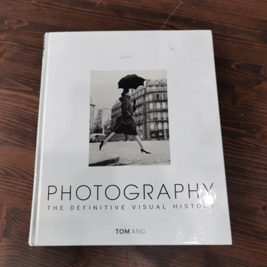 Photography: The Definitive Visual History - Tom Ang รูปที่ 1