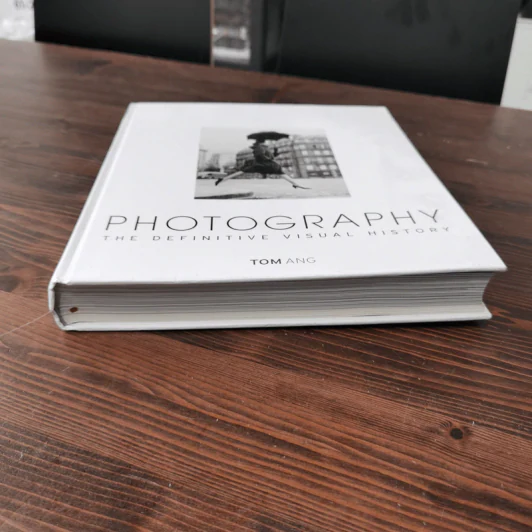 Photography: The Definitive Visual History - Tom Ang รูปที่ 4