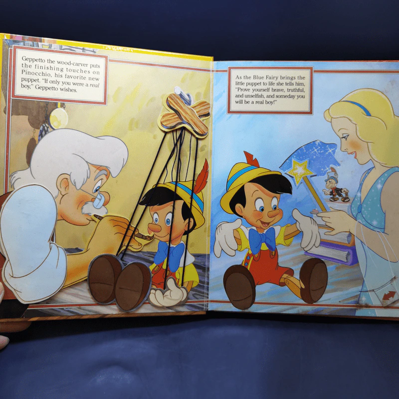 Walt Disney's Pinocchio Pop-Up Book รูปที่ 8
