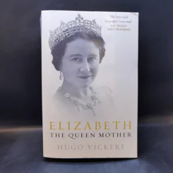 Elizabeth The Queen Mother - Hugo Vickers รูปที่ 1