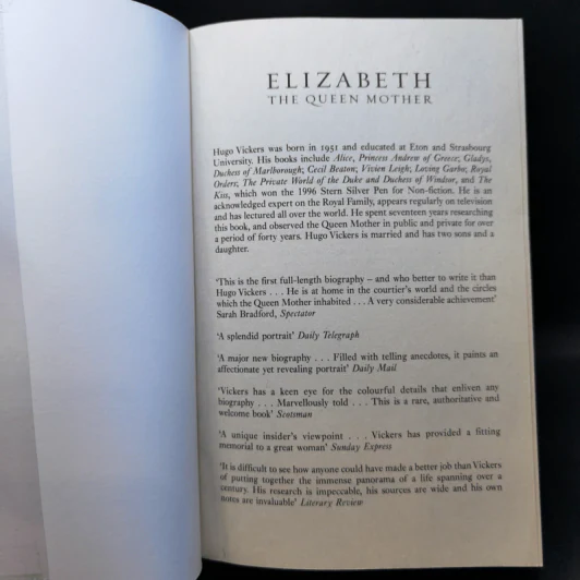 Elizabeth The Queen Mother - Hugo Vickers รูปที่ 8