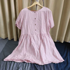 ชุดเดรสสีชมพู อก 48 นิ้ว, เอว 46 นิ้ว, ยาว 36 นิ้ว รูปที่ 1