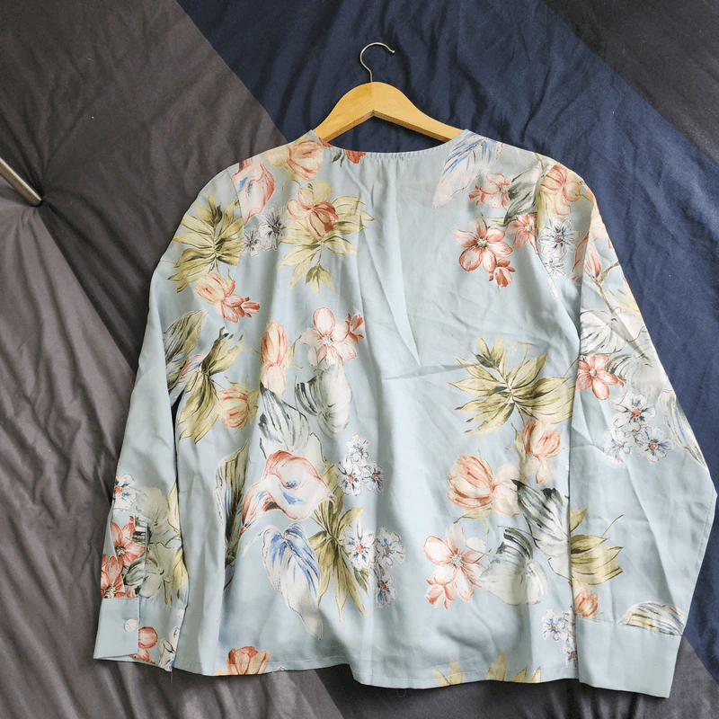 เสื้อแขนยาว สีฟ้า ลายดอกไม้ อก 42 นิ้ว, ยาว 24 นิ้ว รูปที่ 4
