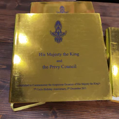 พระบาทสมเด็จพระเจ้าอยู่หัว กับ คณะองคมนตรี Boxset + หนังสือ 3 เล่ม รูปที่ 15