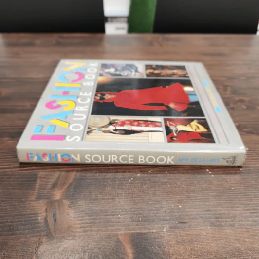 หนังสือ Fashion Source Book - Amy De La Haye รูปที่ 2