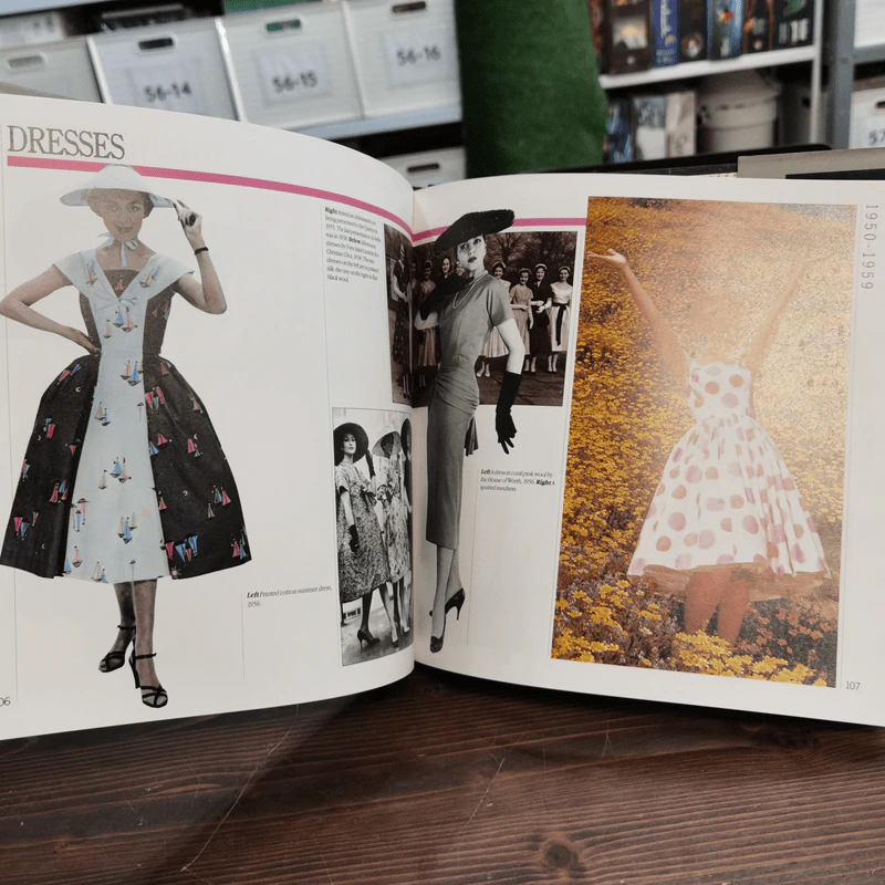 หนังสือ Fashion Source Book - Amy De La Haye รูปที่ 11
