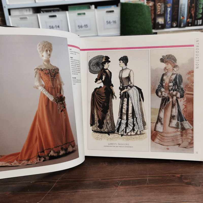 หนังสือ Fashion Source Book - Amy De La Haye รูปที่ 10