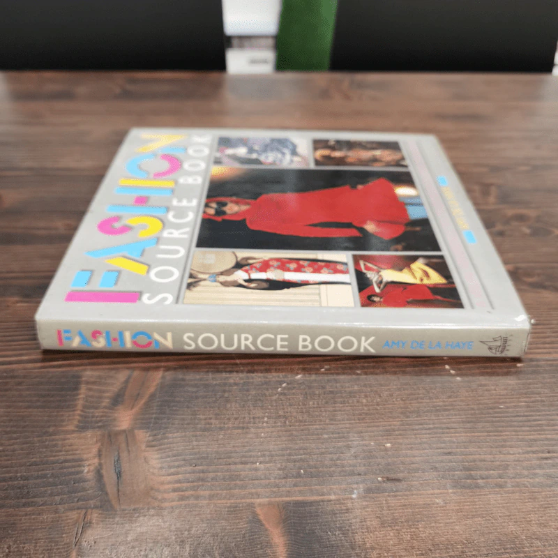 หนังสือ Fashion Source Book - Amy De La Haye รูปที่ 2