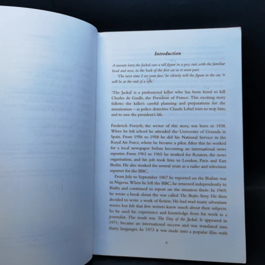 The Day of the Jackal - Frederick Forsyth (Penguin Readers Level 4) รูปที่ 9