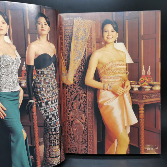 แฟชั่นเดอลุค ฉบับรวมผ้าไทย ผ้าไทยไหมมัดหมี่ รูปที่ 12