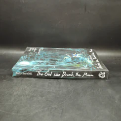 เด็กหญิงผู้ดื่มดวงจันทร์ The Girl Who Drank The Moon - เคลลี่ บาร์นฮิล (Kelly Barnhill) รูปที่ 3