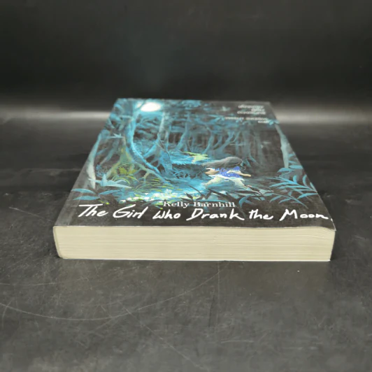 เด็กหญิงผู้ดื่มดวงจันทร์ The Girl Who Drank The Moon - เคลลี่ บาร์นฮิล (Kelly Barnhill) รูปที่ 4