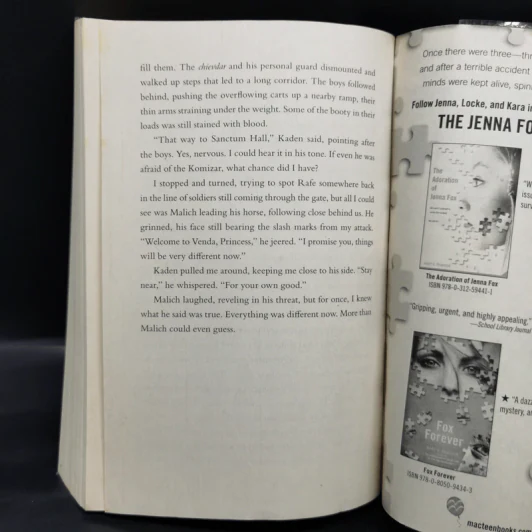 The Kiss of Deception - Mary E. Pearson รูปที่ 9