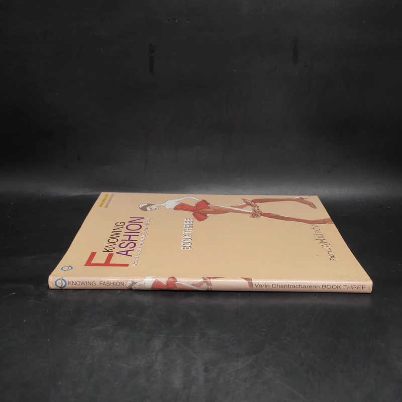 Knowing Fashion Book Three - ฟูฟ่าน่าแต่ง รูปที่ 3