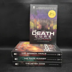 The Maze Runner เกมล่าปริศนา 4 เล่ม - James Dashner รูปที่ 1