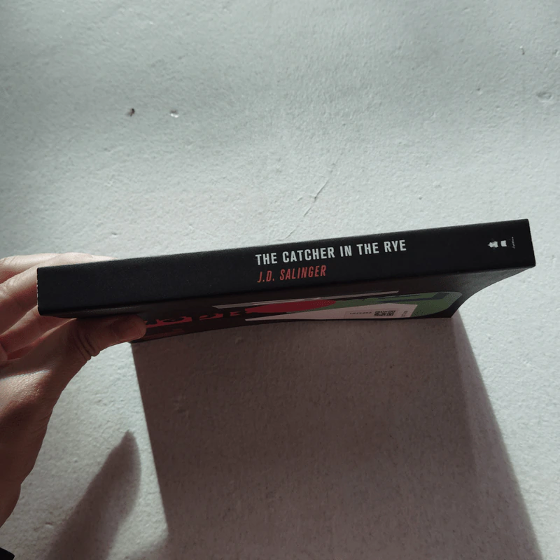 THE CATCHER IN THE RYE จะเป็นผู้คอยรับไว้ไม่ให้ใครร่วงหล่น - เจ.ดี.ซาลินเจอร์ รูปที่ 2