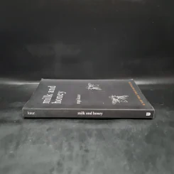 Milk and Honey - Rupi Kaur รูปที่ 3