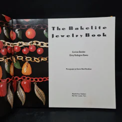 The Bakelite Jewelry Book รูปที่ 5
