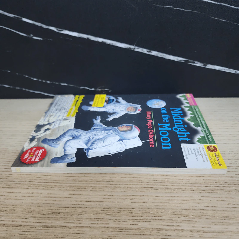 Midnight on the Moon - Mary Pope Osborne รูปที่ 3