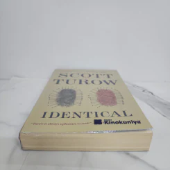 Identical - Scott Turow รูปที่ 5
