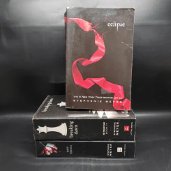 Eclipse + Breaking Dawn + New Moon - Stephenie Meyer