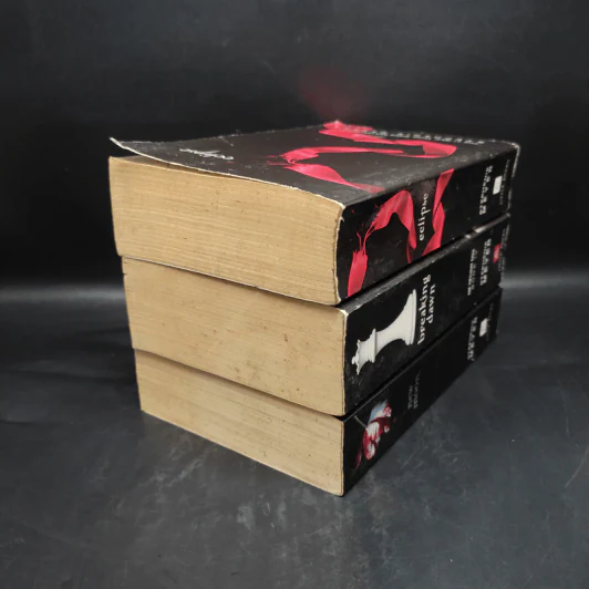 Eclipse + Breaking Dawn + New Moon - Stephenie Meyer รูปที่ 4