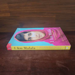 I Am Malala เด็กหญิงที่ลุกขึ้นต่อสู้เพื่อสิทธิแห่งการศึกษาและถูกตาลิบันยิงศีรษะ รูปที่ 2