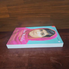 I Am Malala เด็กหญิงที่ลุกขึ้นต่อสู้เพื่อสิทธิแห่งการศึกษาและถูกตาลิบันยิงศีรษะ รูปที่ 3