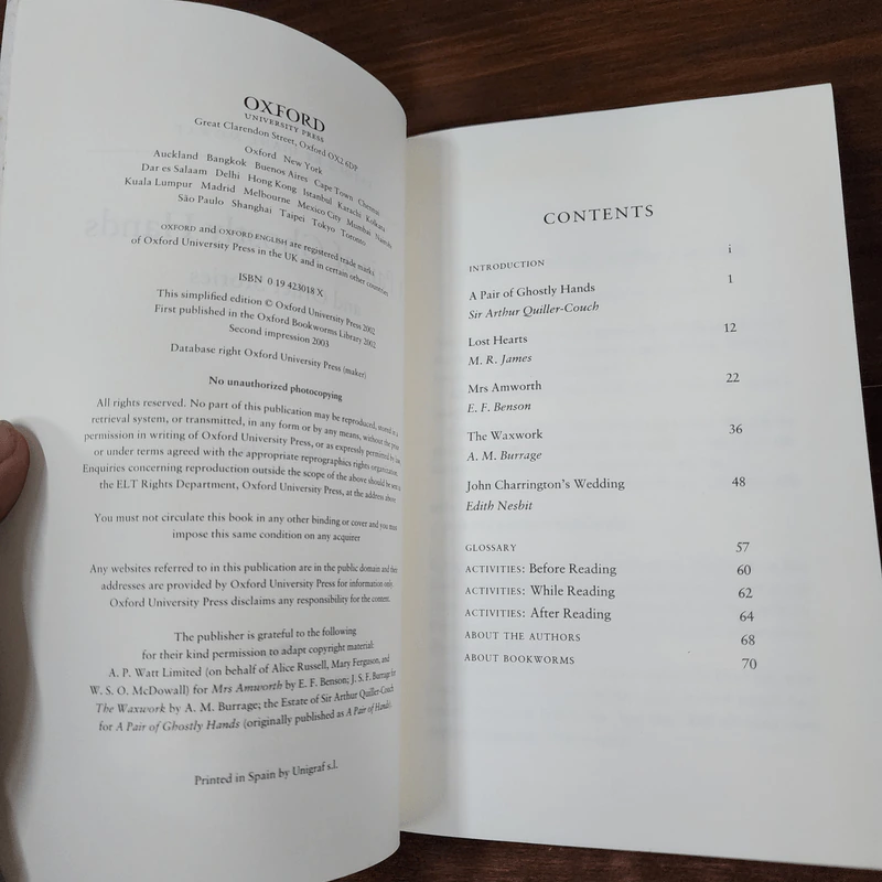 A Pair of Ghostly Hands and Other Stories - Oxford Bookworms Library 3 รูปที่ 8