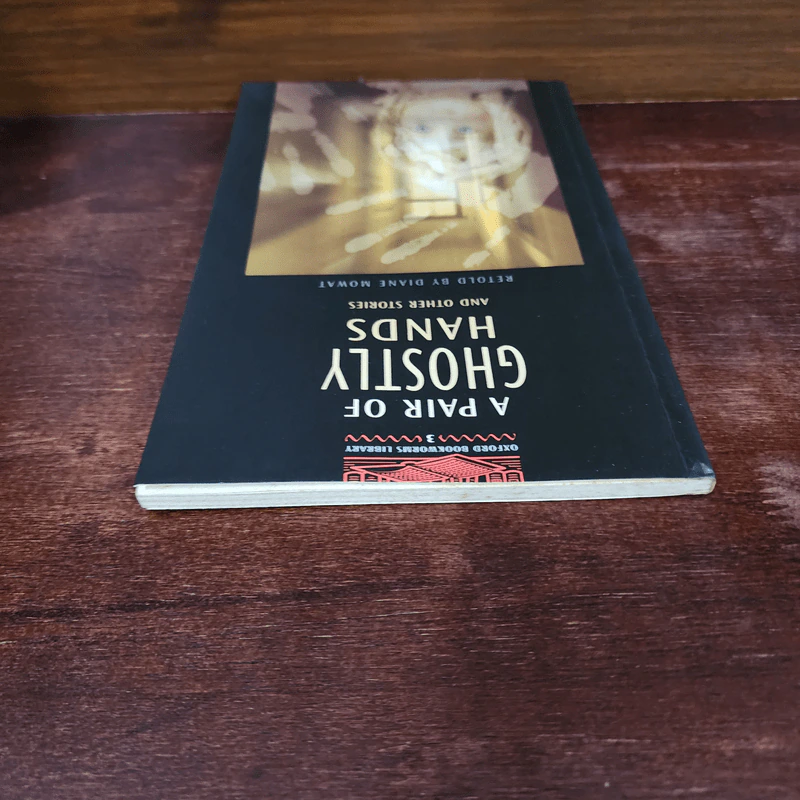A Pair of Ghostly Hands and Other Stories - Oxford Bookworms Library 3 รูปที่ 5